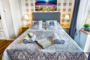 Posteľ alebo postele v izbe v ubytovaní Pałac Tatrzański Apartamenty