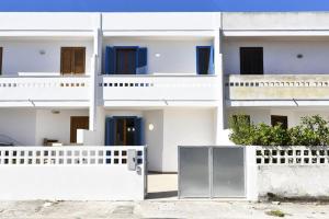 A balcony or terrace at Casa vacanze a pochi passi dal mare - AZZURRO DEL MARE -