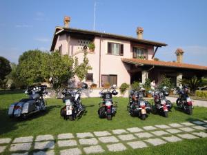 A garden outside Agriturismo La Valle Di Ceri