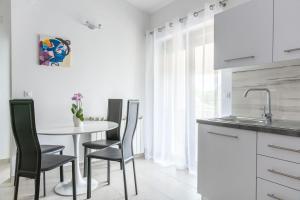 Kuchyňa alebo kuchynka v ubytovaní Apartments Norma