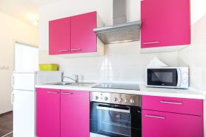 Kuchyň nebo kuchyňský kout v ubytování Apartments CAPE Deluxe