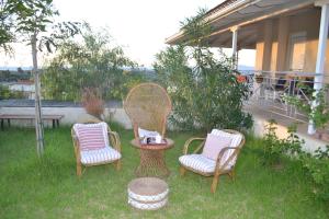 Vonkajšia záhrada v ubytovaní Corinthian Sun - Vacation Home