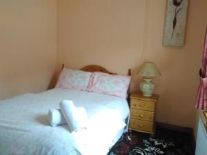 Postel nebo postele na pokoji v ubytování Thorntons Cottage