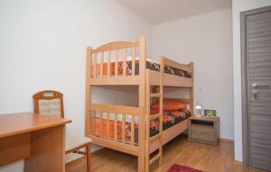 Postel nebo postele na pokoji v ubytování Apartment Vrljika,with private pool,bikes,garage + 37 fotografií