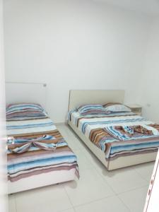 Ένα ή περισσότερα κρεβάτια σε δωμάτιο στο Flat Ergli