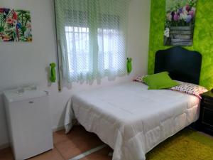 Postel nebo postele na pokoji v ubytování Habitaciones en Casa Céntrica con piscina