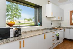 A kitchen or kitchenette at Cal Menescal