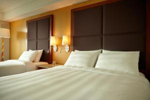 Postel nebo postele na pokoji v ubytování Lotte Hotel Busan