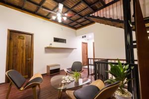 Khu vực ghế ngồi tại Hoi An Grace River Villa