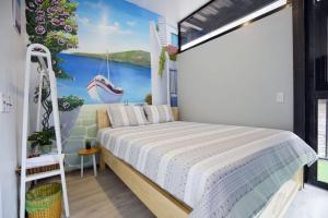 Almor Hostel With Pool in right center客房内的一张或多张床位