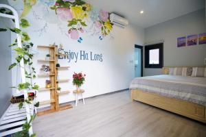 Almor Hostel With Pool in right center客房内的一张或多张床位