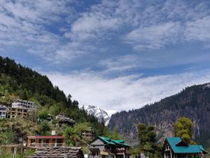 a view of a valley with houses and mountains at La Voglia-Old Manali in Manāli