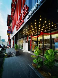 a fast food restaurant with lights on the facade at Sovotel@Uptown 28 in Petaling Jaya