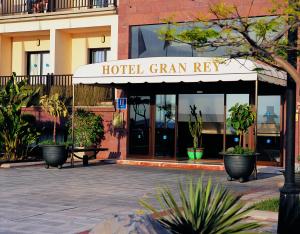 a hotelarma rex sign in front of a building at Hotel Gran Rey in Valle Gran Rey