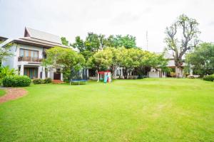 Anyamanee Resort外面的花园
