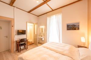 Giường trong phòng chung tại Albergo Hotel Tesserete