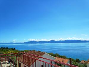 a view of the lake from a house at Apartman Anicic in Podaca