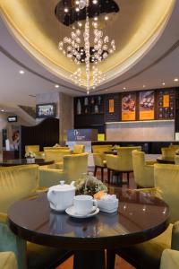 Restoran või mõni muu söögikoht majutusasutuses Landmark Premier Hotel