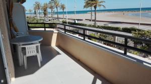 a balcony with a chair and a view of the beach at Apartamento Primera Linea de Mar, Cunit in Cunit