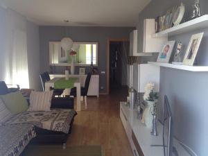 Kuchyňa alebo kuchynka v ubytovaní Apartamento Primera Linea de Mar, Cunit + 31 fotografií