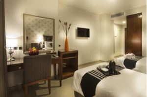 Uma cama ou camas num quarto em Hotel Permata Bogor