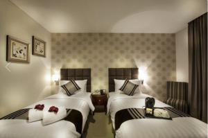 Uma cama ou camas num quarto em Hotel Permata Bogor