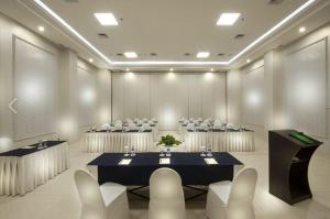 A área empresarial e/ ou a sala de conferências de Hotel Permata Bogor