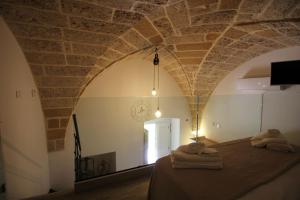 a bedroom with a bed with towels on it at VILLA ROSA in Torre Suda