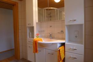 Koupelna v ubytování Gästehaus Graf + 37 fotografií