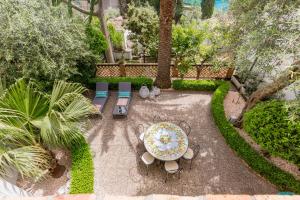La Matrangela Charme Apartments外面的花园