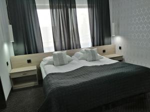 Łóżko lub łóżka w pokoju w obiekcie Willa Sandomierska