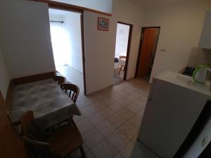 Kuchyň nebo kuchyňský kout v ubytování Apartmani Sali Seaview