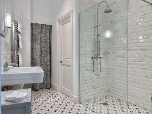 a bathroom with a shower and a sink at Le Clos Saluces in Avignon