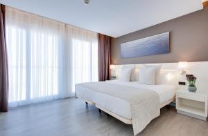 Una cama o camas en una habitación de Calipolis