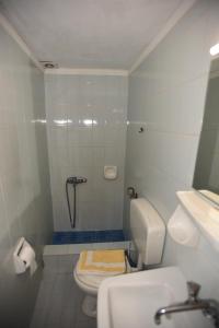 Ένα μπάνιο στο Stelios Rooms to Rent