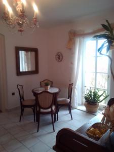 a dining room with a table and chairs and a window at Pension Baron Schoeneck in Karlovy Vary +74 photos