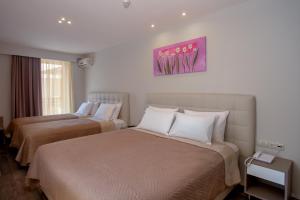 Posteľ alebo postele v izbe v ubytovaní Irini Hotel