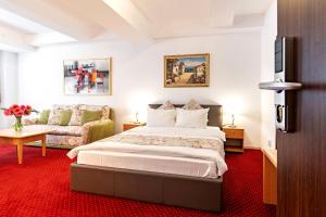 Een bed of bedden in een kamer bij Bucur Accommodation