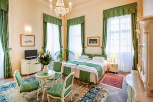 TV a/nebo společenská místnost v ubytování Château Liblice