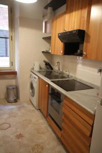 Kuchnia lub aneks kuchenny w obiekcie Colosseo Smart Flat