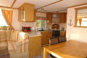 Køkken eller tekøkken på Domki na półwyspie Kal + 8 billeder