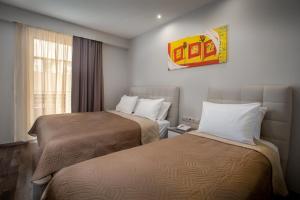 Posteľ alebo postele v izbe v ubytovaní Irini Hotel