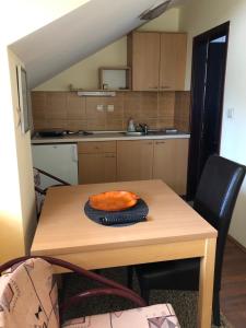 Kuchyň nebo kuchyňský kout v ubytování Apartmani Jovanovic