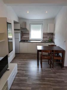 Küche/Küchenzeile in der Unterkunft Apartmani Lukic