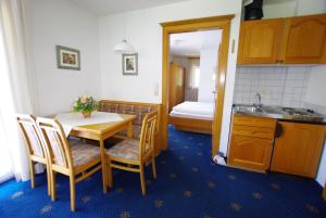 Ένα ή περισσότερα κρεβάτια σε δωμάτιο στο Hotel-Pension Heike