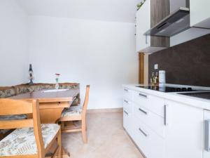 Kuchyň nebo kuchyňský kout v ubytování Apartma Matajurc