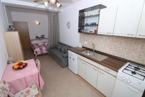 Kuchyň nebo kuchyňský kout v ubytování Apartments Magla with Terrace