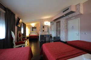 Postel nebo postele na pokoji v ubytování Hotel Relax Roma Nord