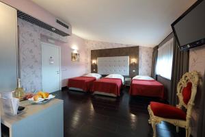 Postel nebo postele na pokoji v ubytování Hotel Relax Roma Nord