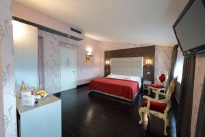 Postel nebo postele na pokoji v ubytování Hotel Relax Roma Nord